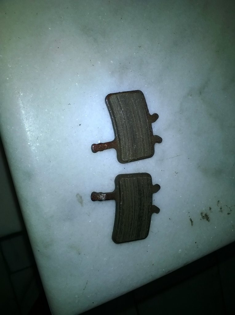 brakes Do these pads look contaminated? Bicycles Stack Exchange