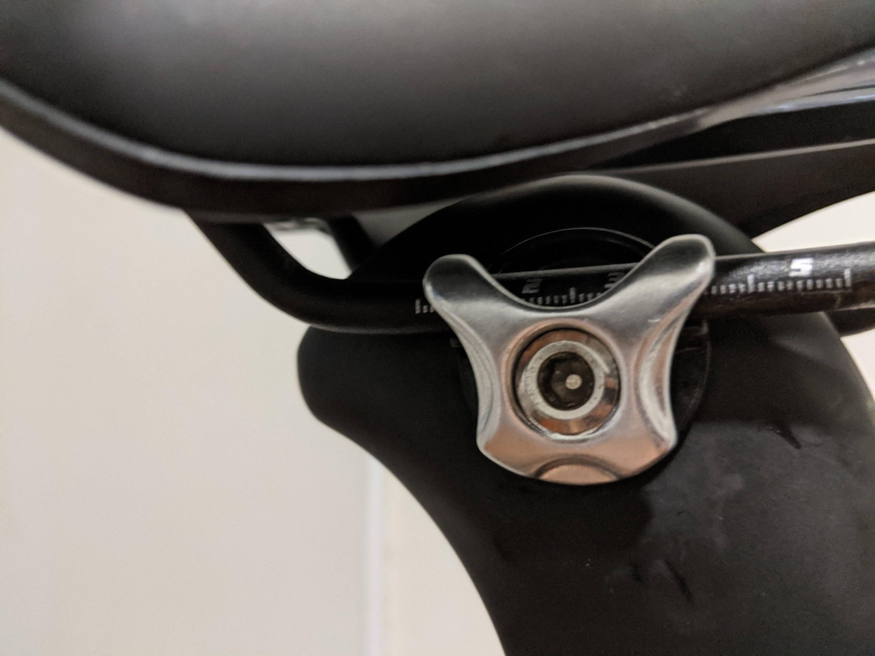 road bike Seat rail clamp does not lock in the angle of the saddle