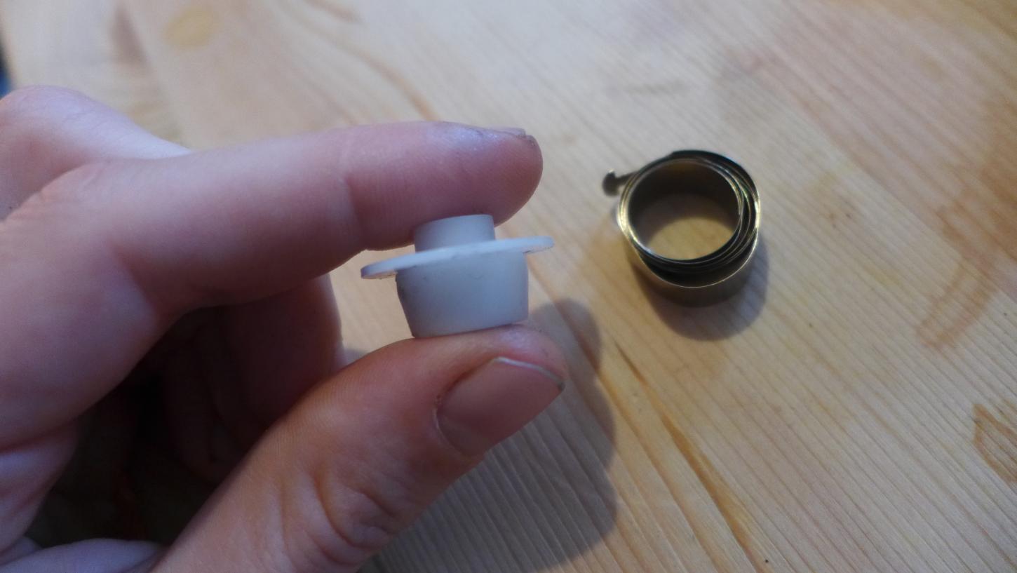 Repairing blind in bathroom How do spiral springs with 3 revolving