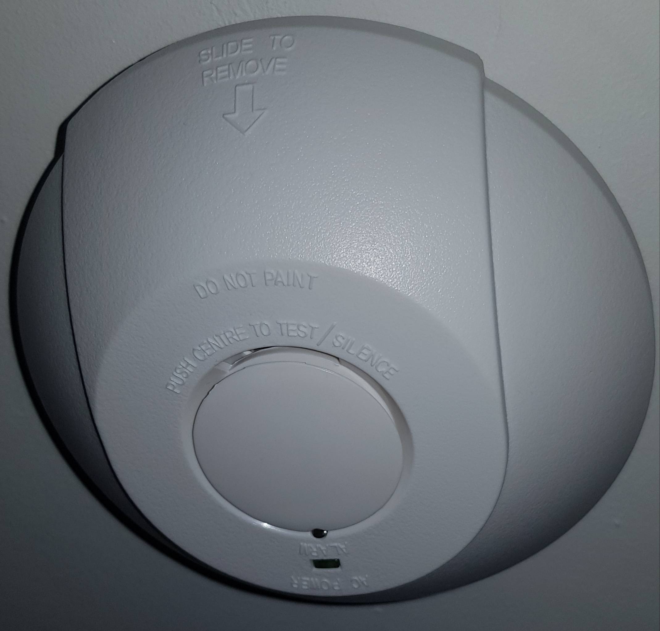 alarm - How do i replace the battery in this smoke detector? It wont
