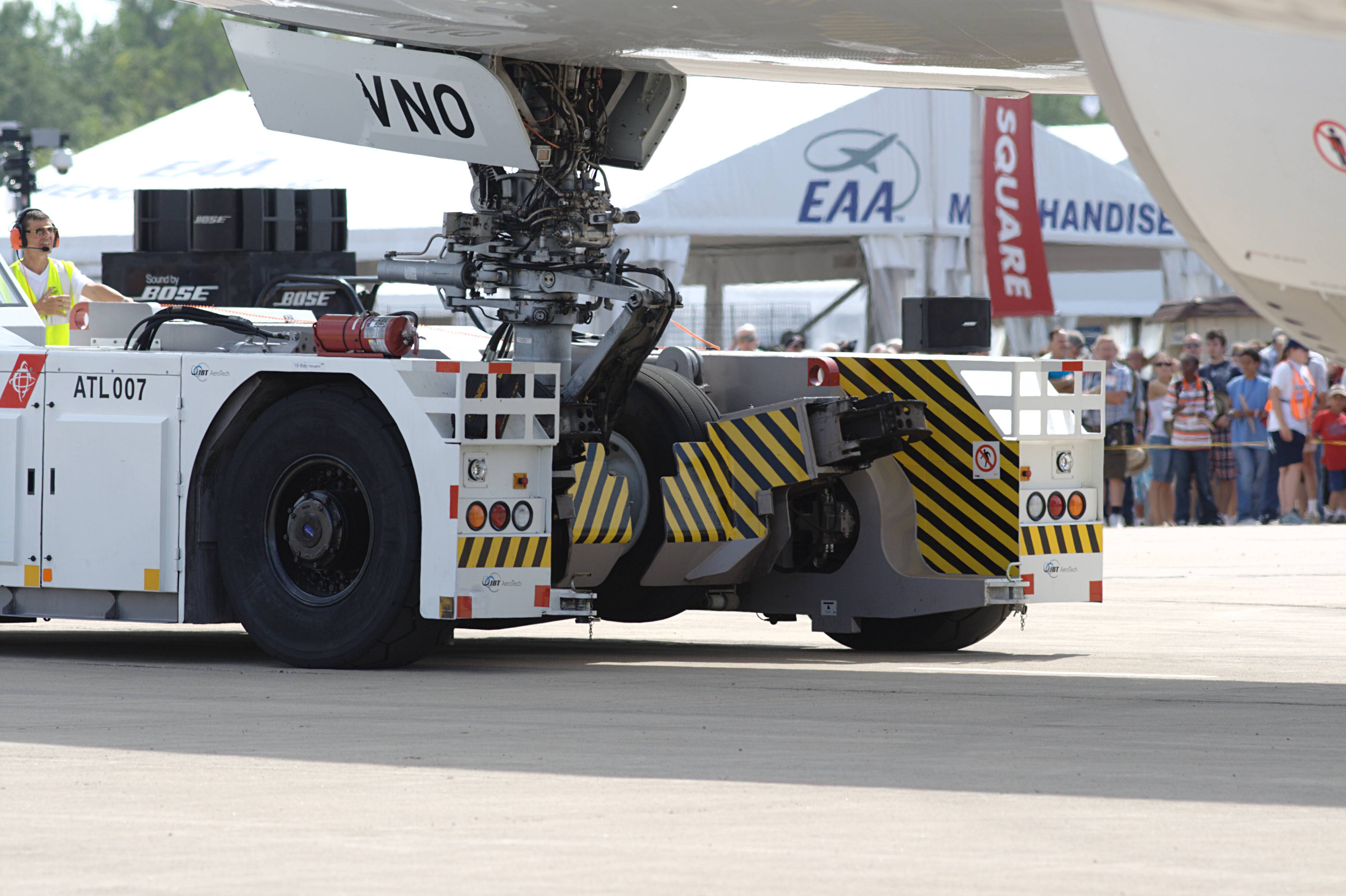 How do plane landinggear tyres roll before take off? Aviation Stack