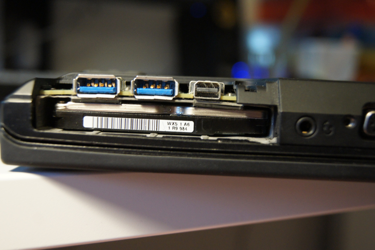 thinkpad How to pull out hard drive on Lenovo T430 laptops? Super User