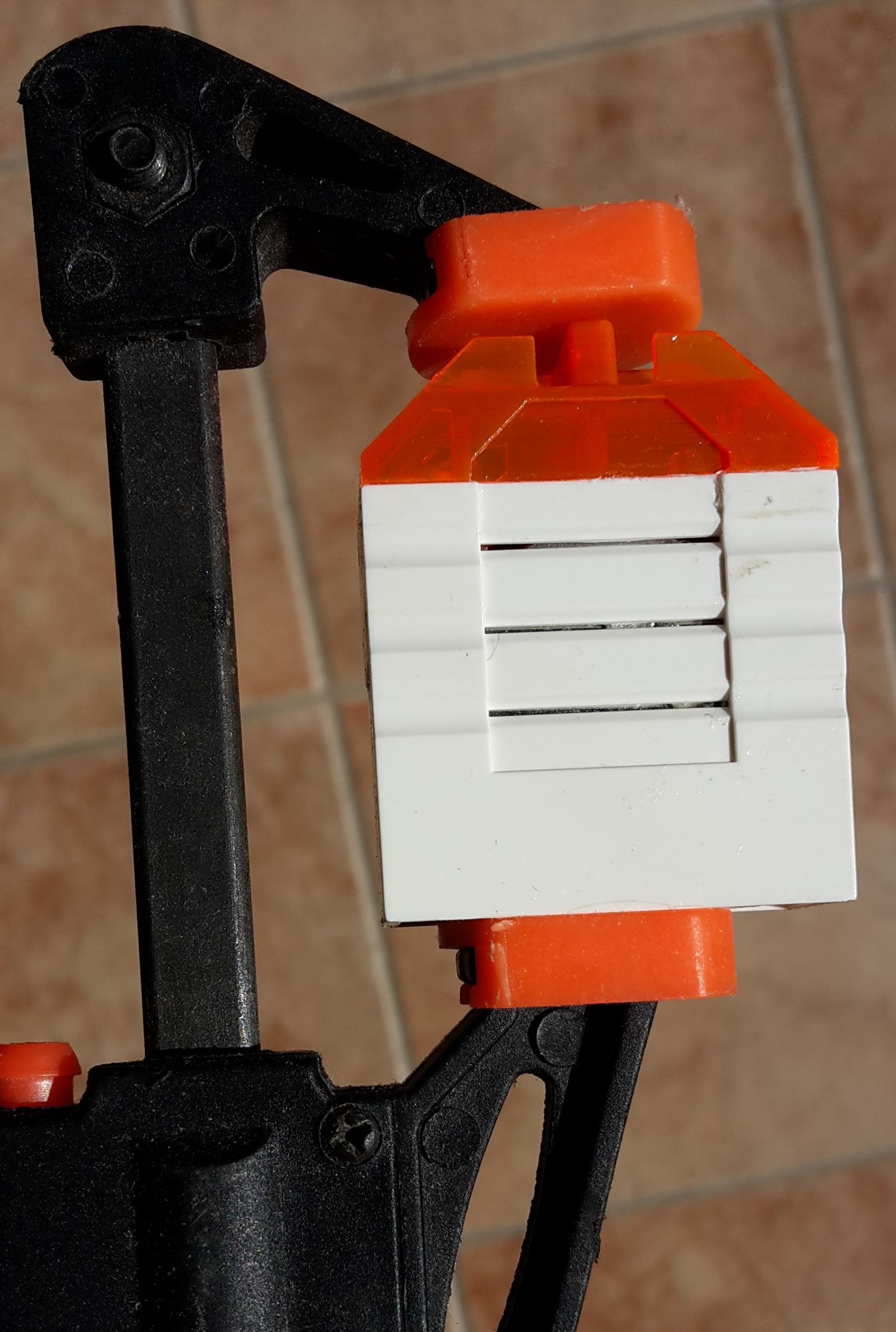 part identification - Identify brick with internal battery, light and