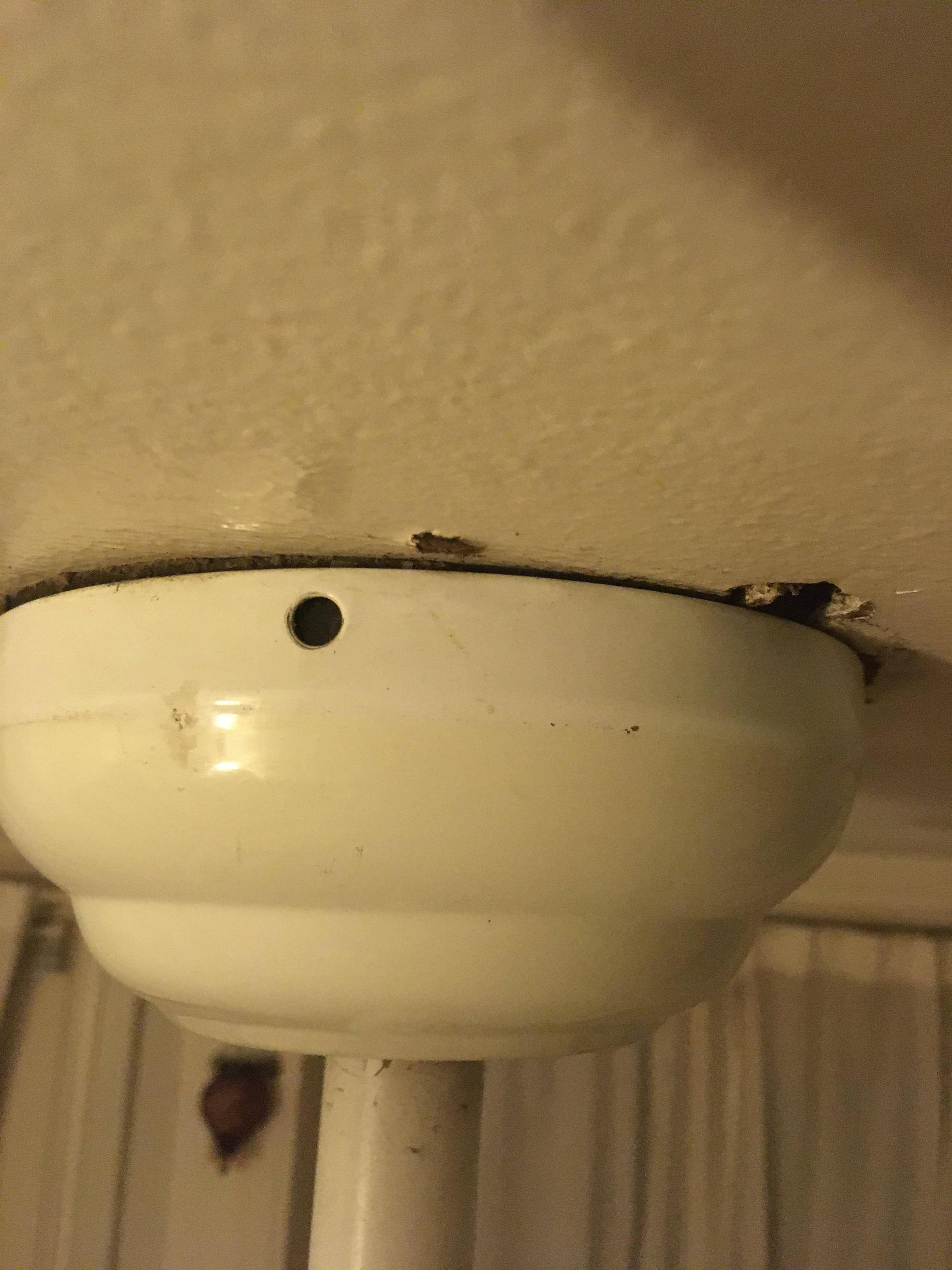 electrical - Is this ceiling fan going to fall and cut off my head