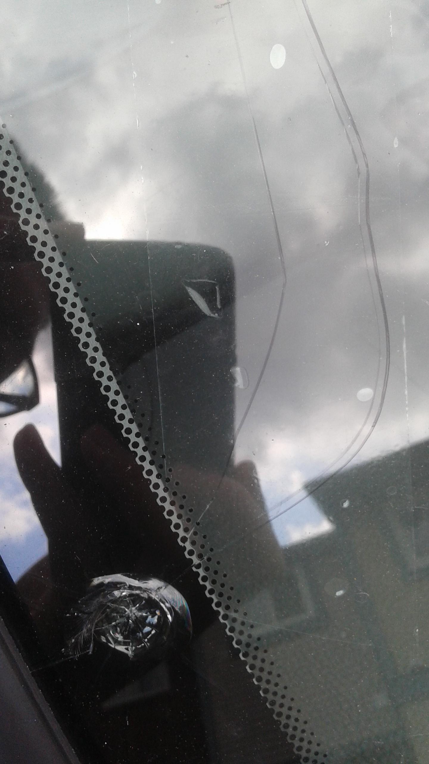 cracking How to repair a crack that is inside a windshield Motor