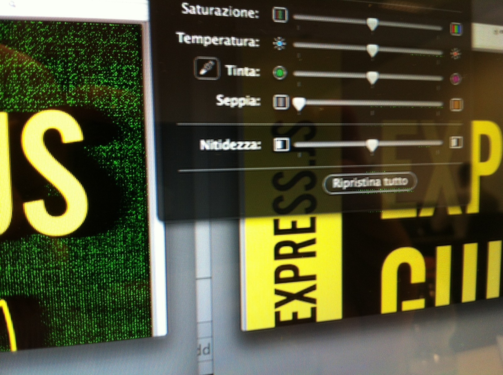 macbook pro Problem with Monitor, flickering green Ask Different