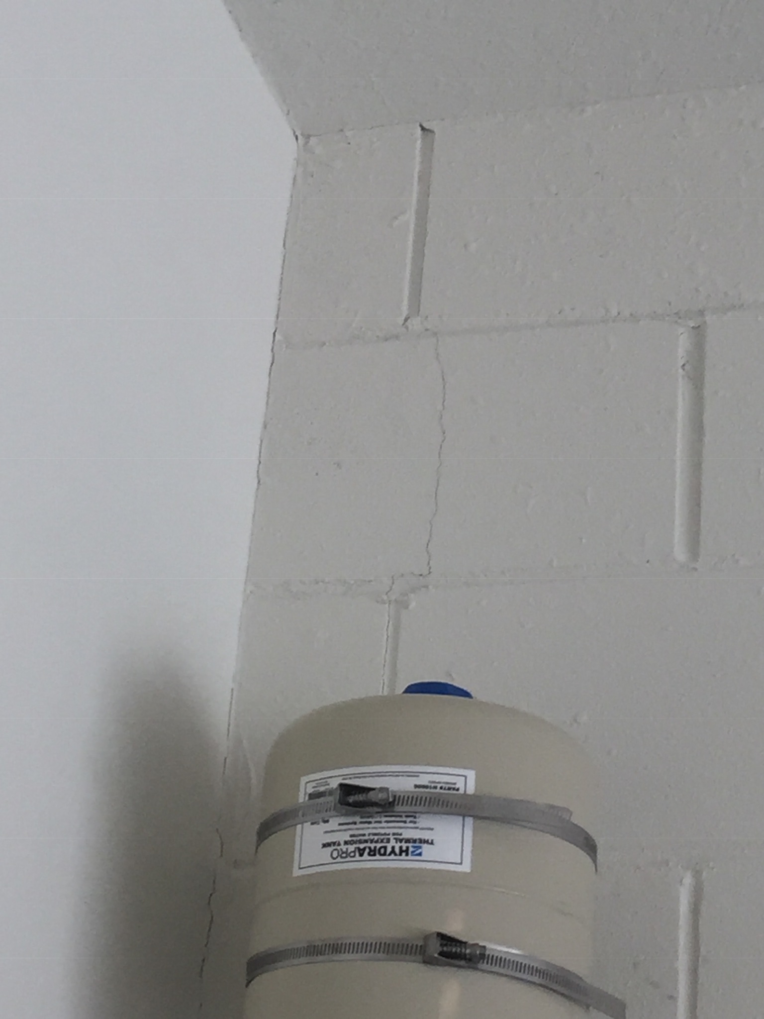 How do you identify settling cracks versus structural cracks (new build