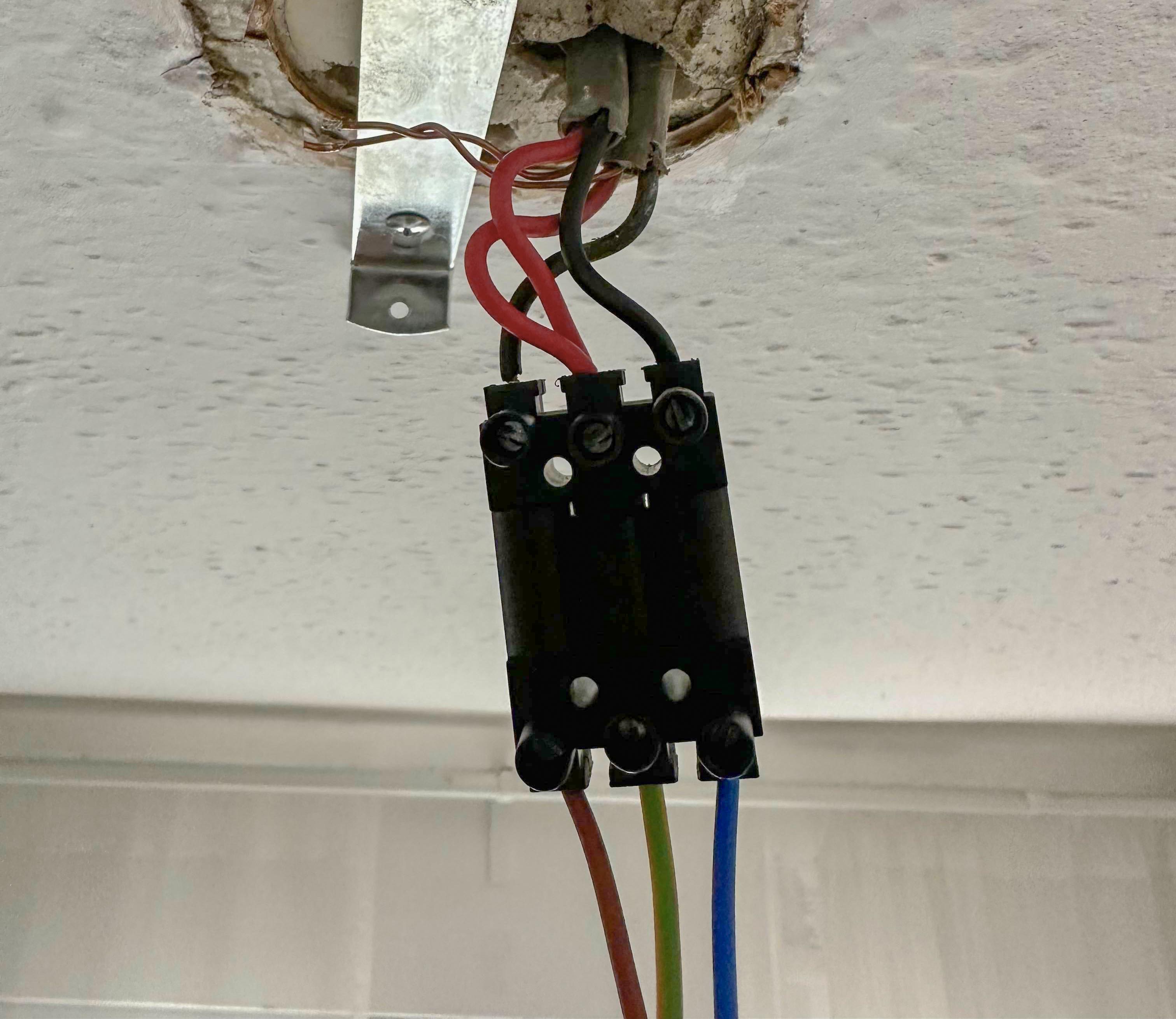 electrical - How should I connect a new light to this wiring? - Home