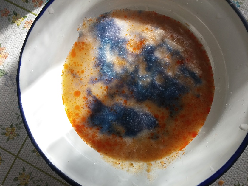 food chemistry Why does soup turn purple when lemon juice and salt