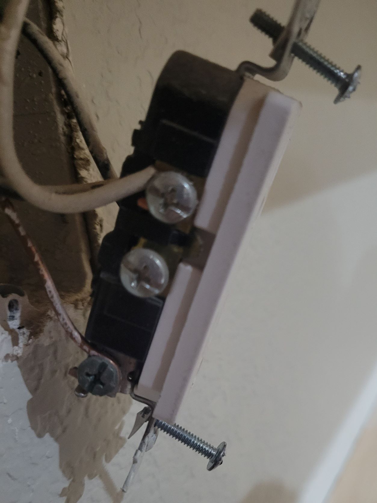 electrical Replacing a standard 120v outlet with new outlet with USB