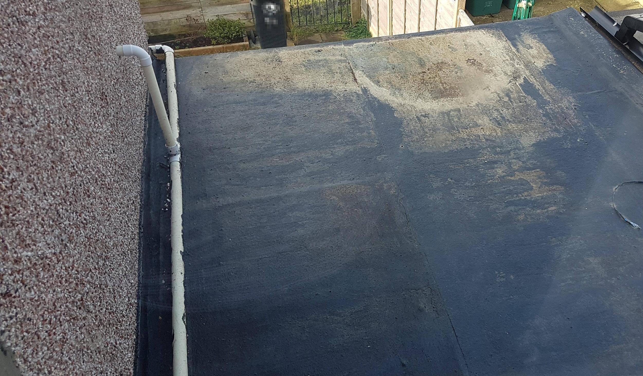 Acropol fibreglass turned yellow on flat roof, what causes this? Home