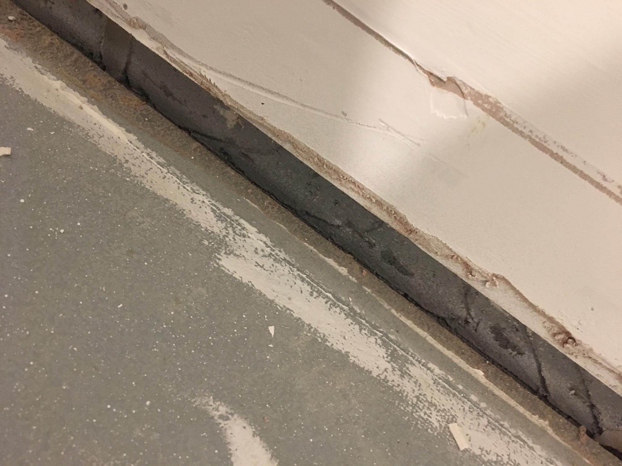 drywall What to do about gap in bottom of plasterboard wall when