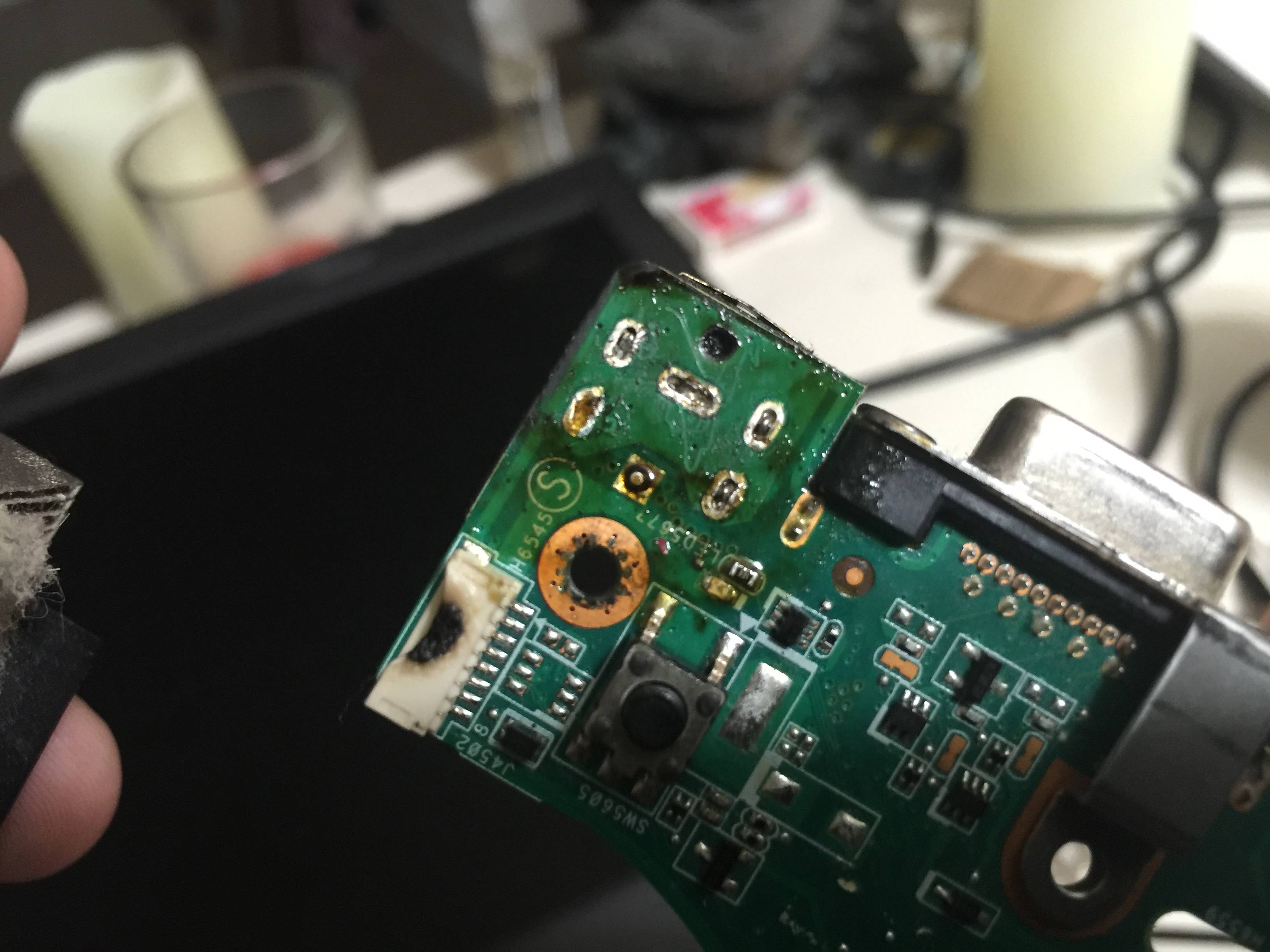 Desoldering jack DC yang rumit