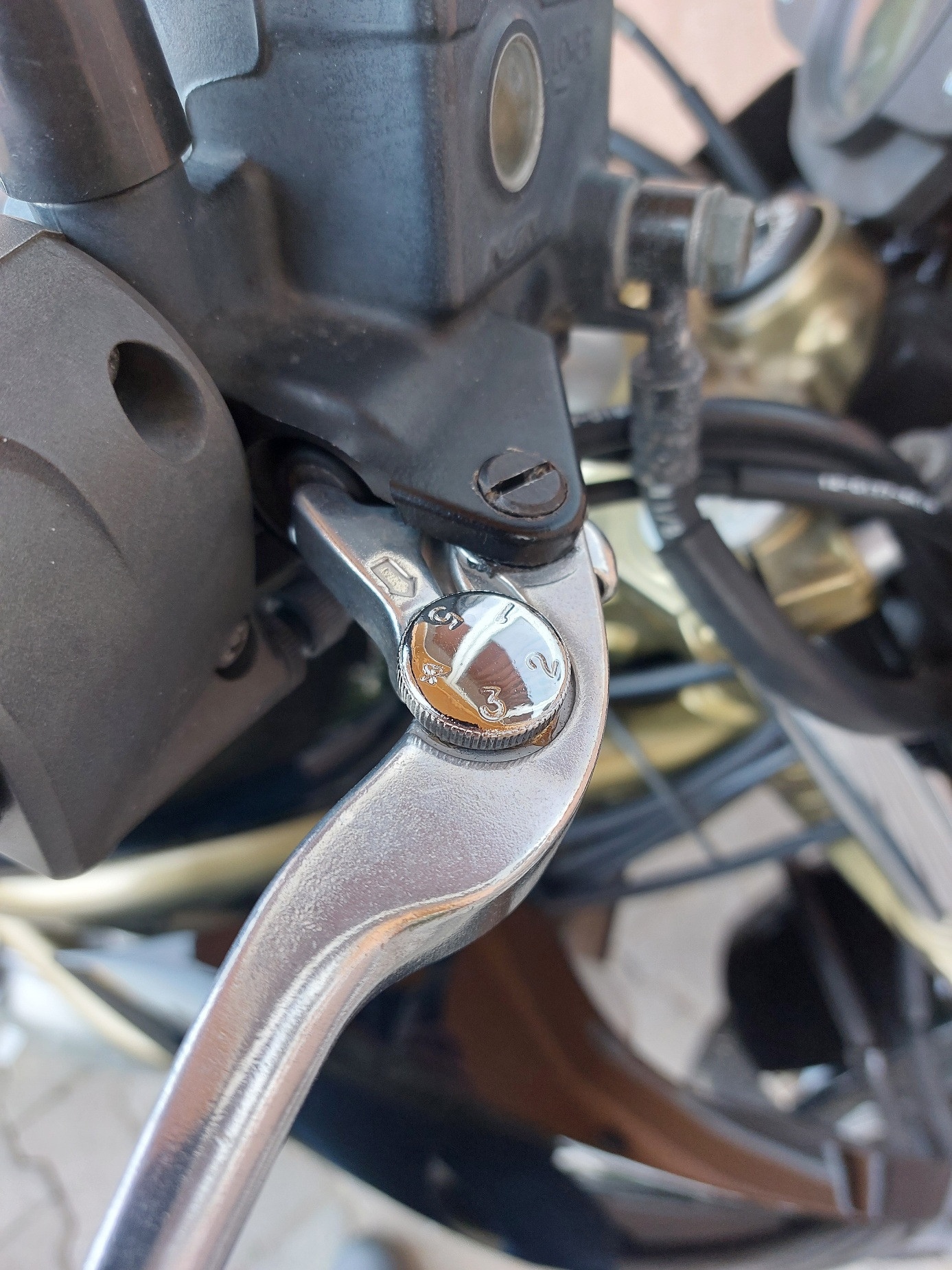motorcycle What does the lever disk adjust? Motor Vehicle