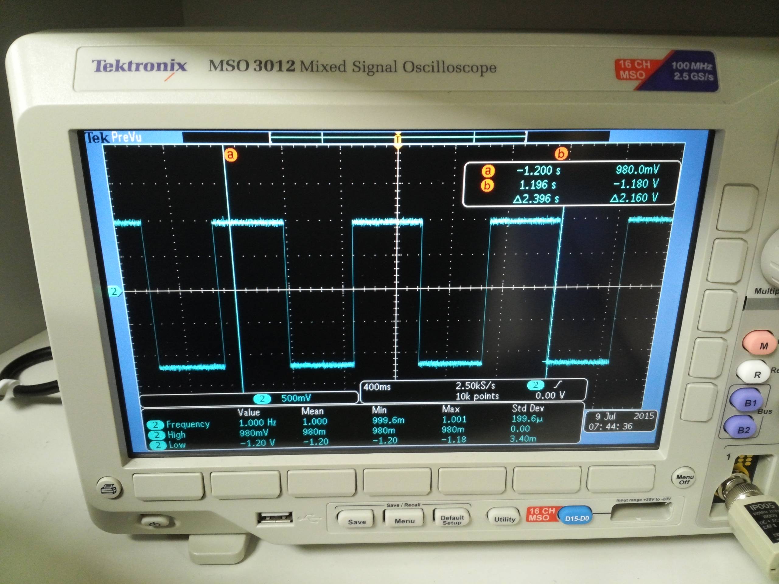 operational amplifier Voltage drops when a signal is fed