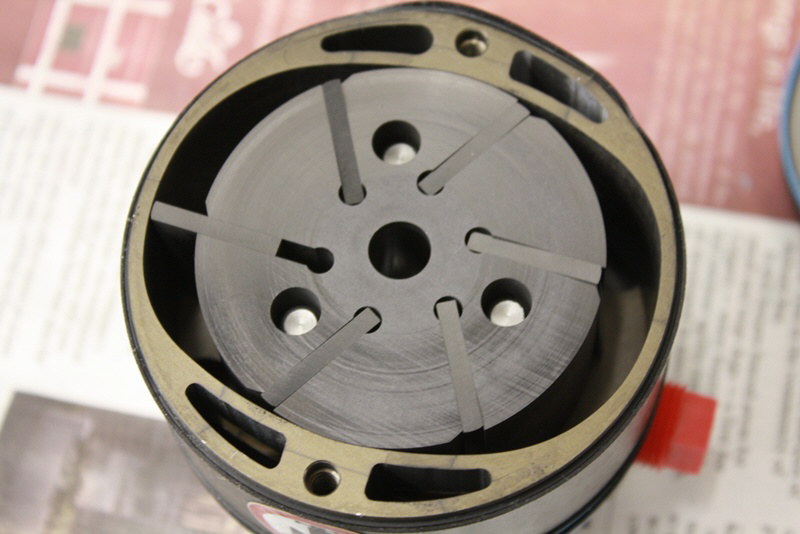 cessna 172 Which way should I rotate the propeller of a C172