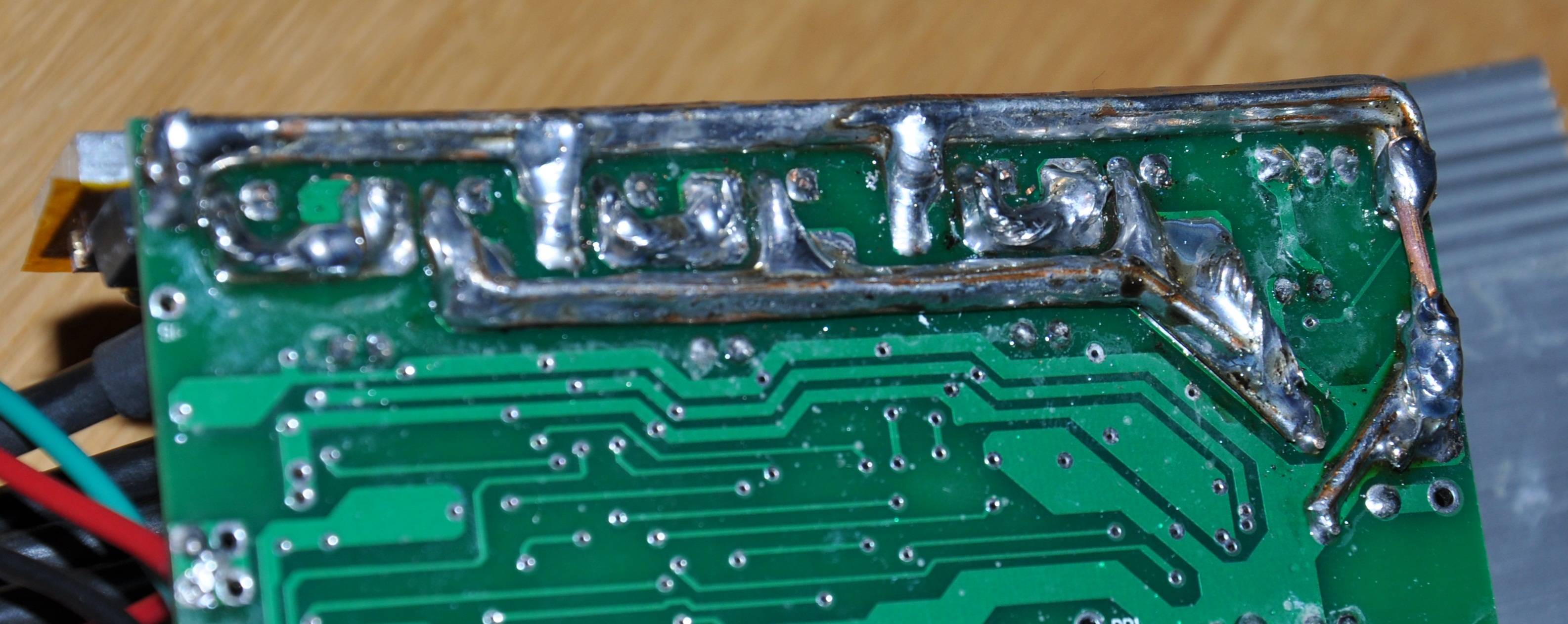 [Resuelta] pcb ¿Es un buen diseño soldar cables