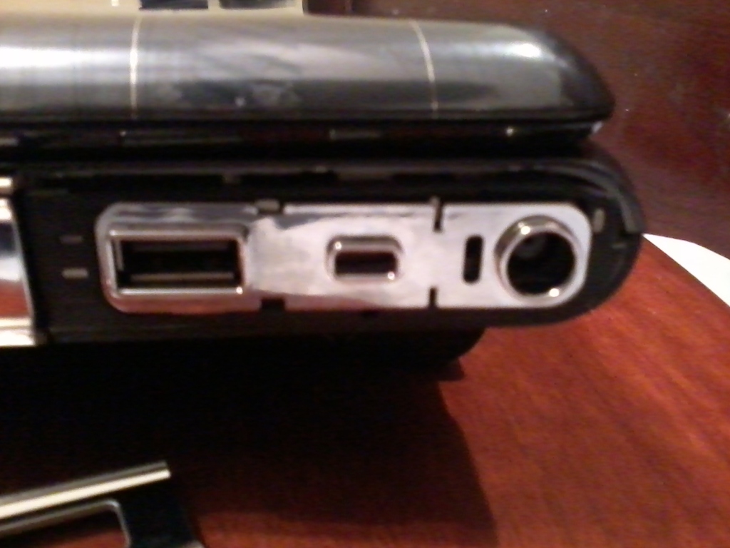 Would it be possible to fix the rightside panel of my HP HDX laptop