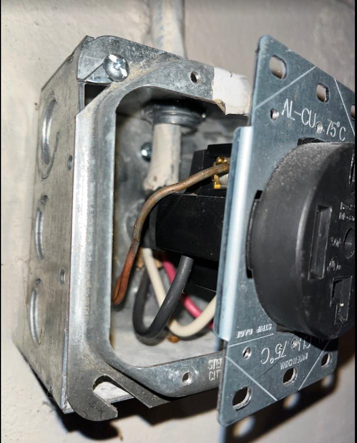 wiring - 240V Four Prong Outlet - Inconsistent Behavior - Home