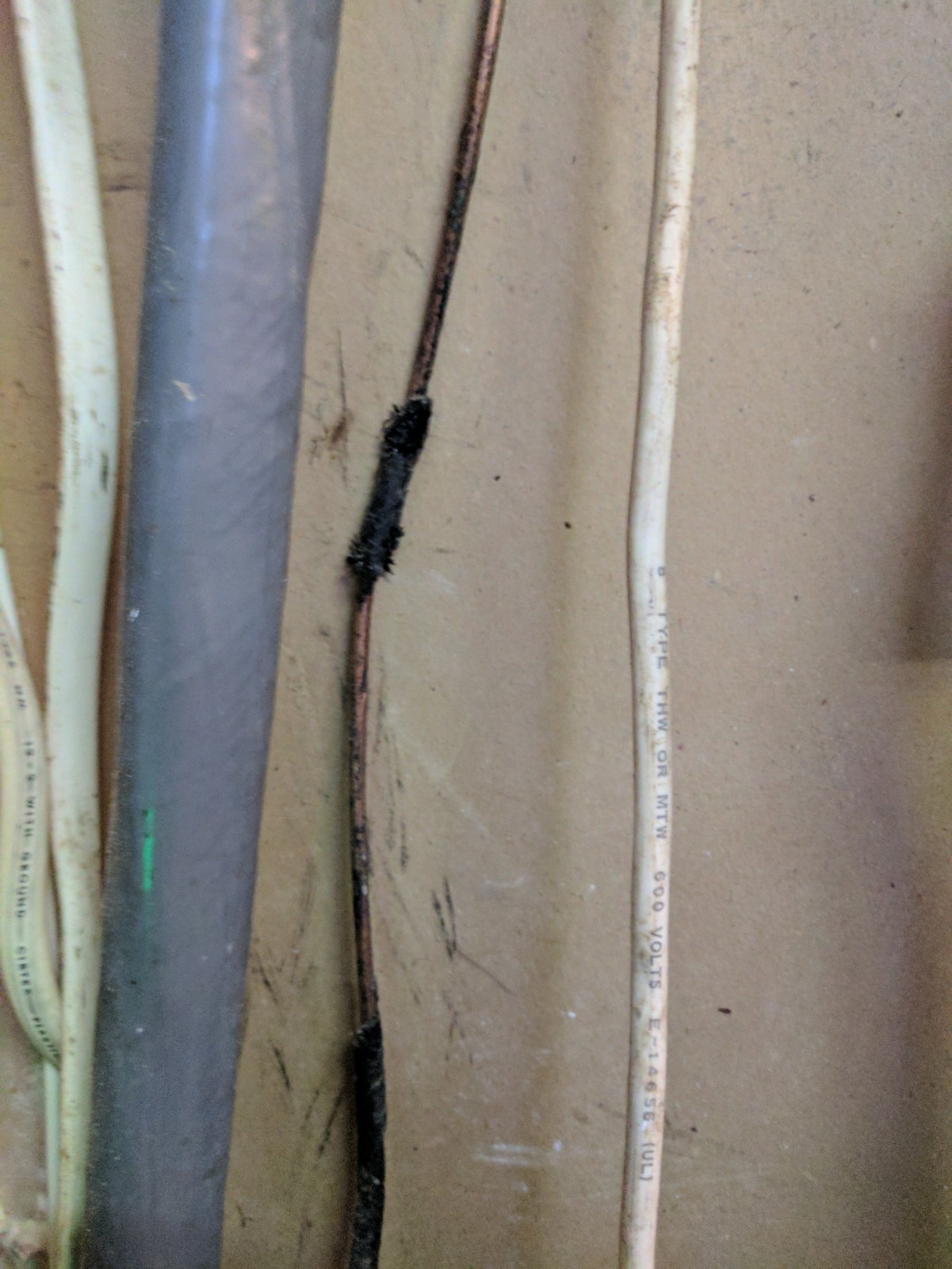 electrical Anything wrong with this ground wire? Is it supposed to be