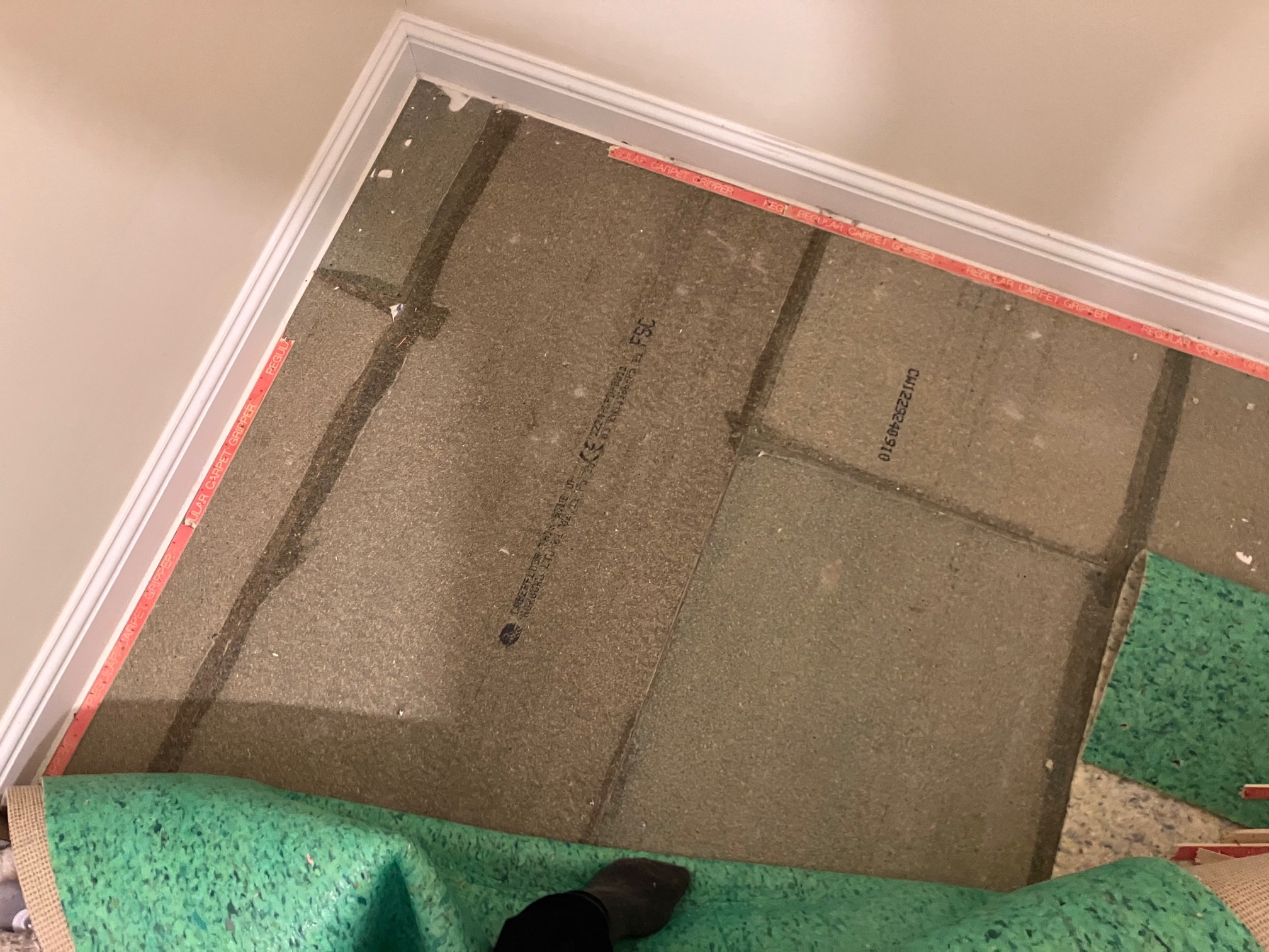 flooring Should I add a plywood underlayment between my chipboard