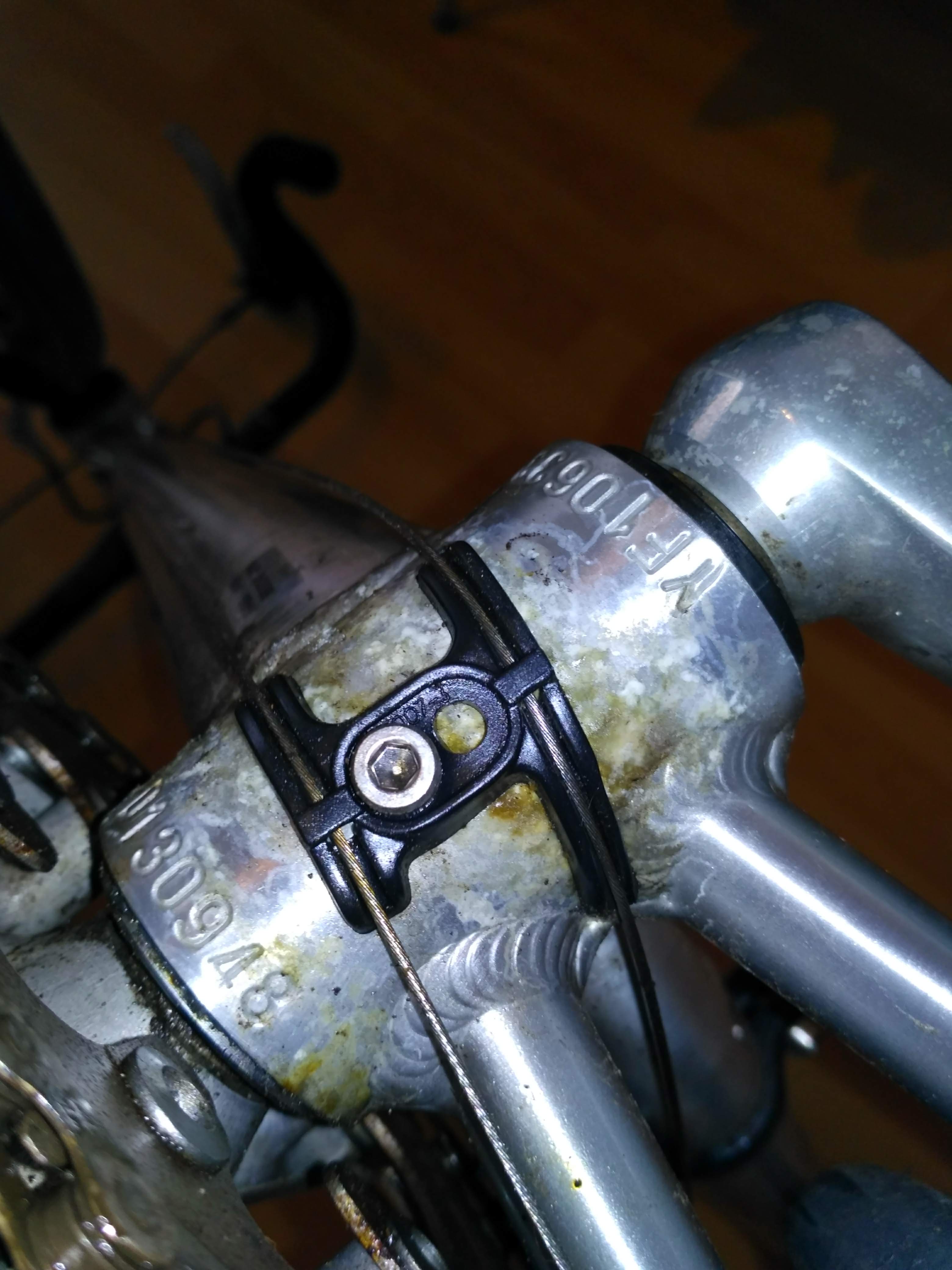 road bike Aluminium "white rust" on roadbike. How bad is my situation