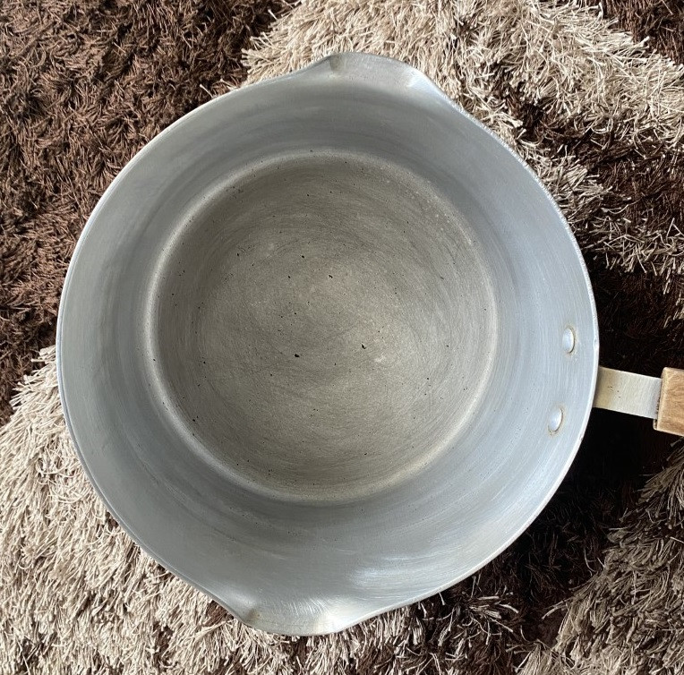 food safety There are black stains on the kitchen tissue when I wipe