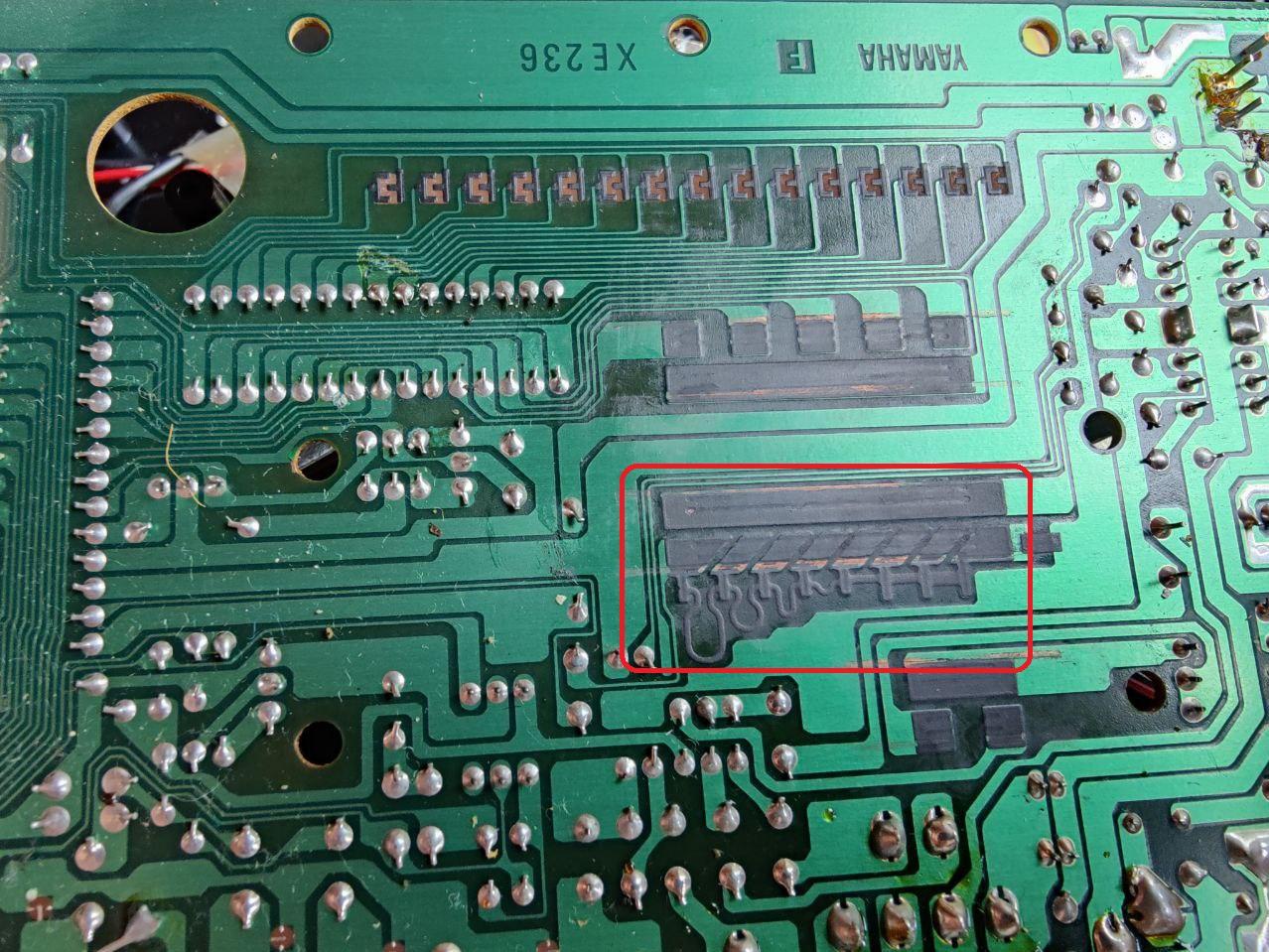 pcb How does Yamaha DSR500 from 80's volume slider work