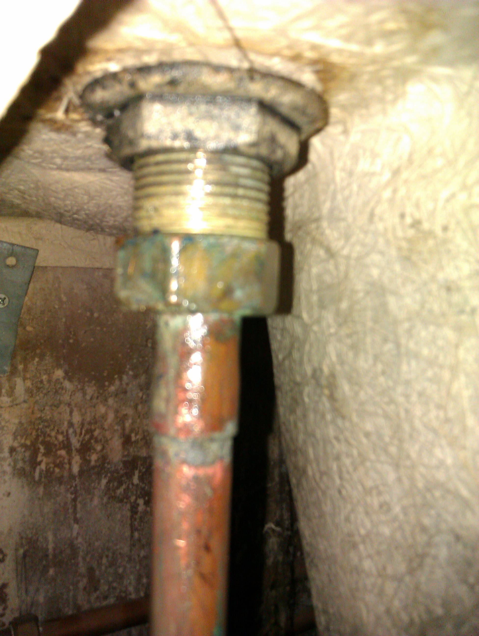plumbing What do you call this old pipe to bath tap join and how do I