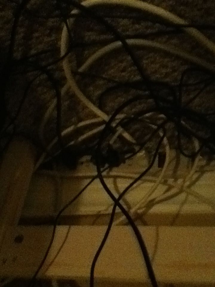 power Is it bad to leave your computer on during a thunderstorm