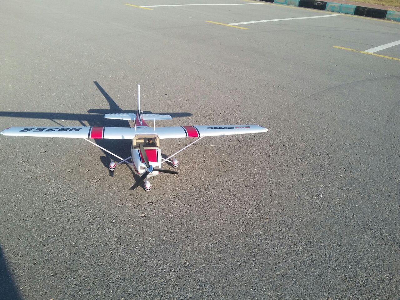 Why is white light more visible than red and green on this Cessna model