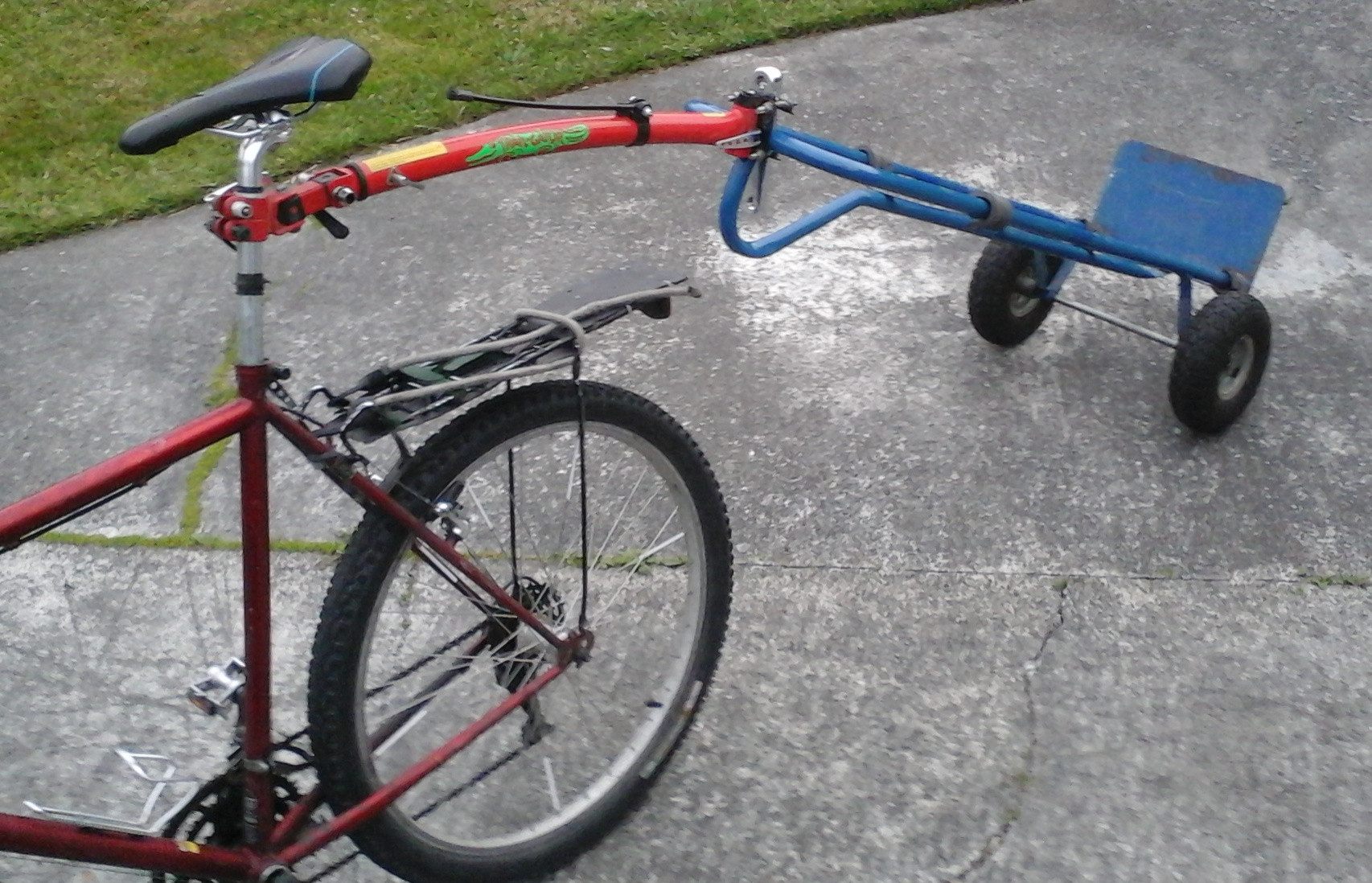 cargo What is the best technique for carrying a large box on my bike