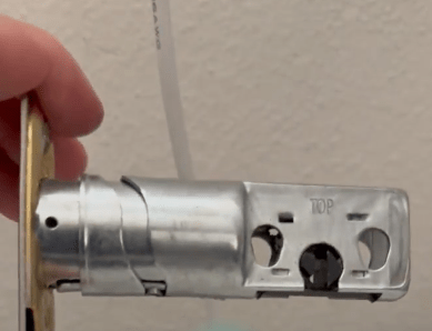 doors - My deadbolt isn’t retracting any more and turning it doesn’t do