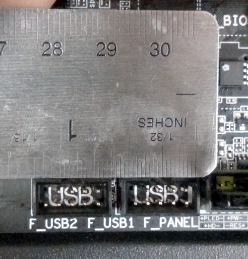 Internal card reader and motherboard have differently sized internal