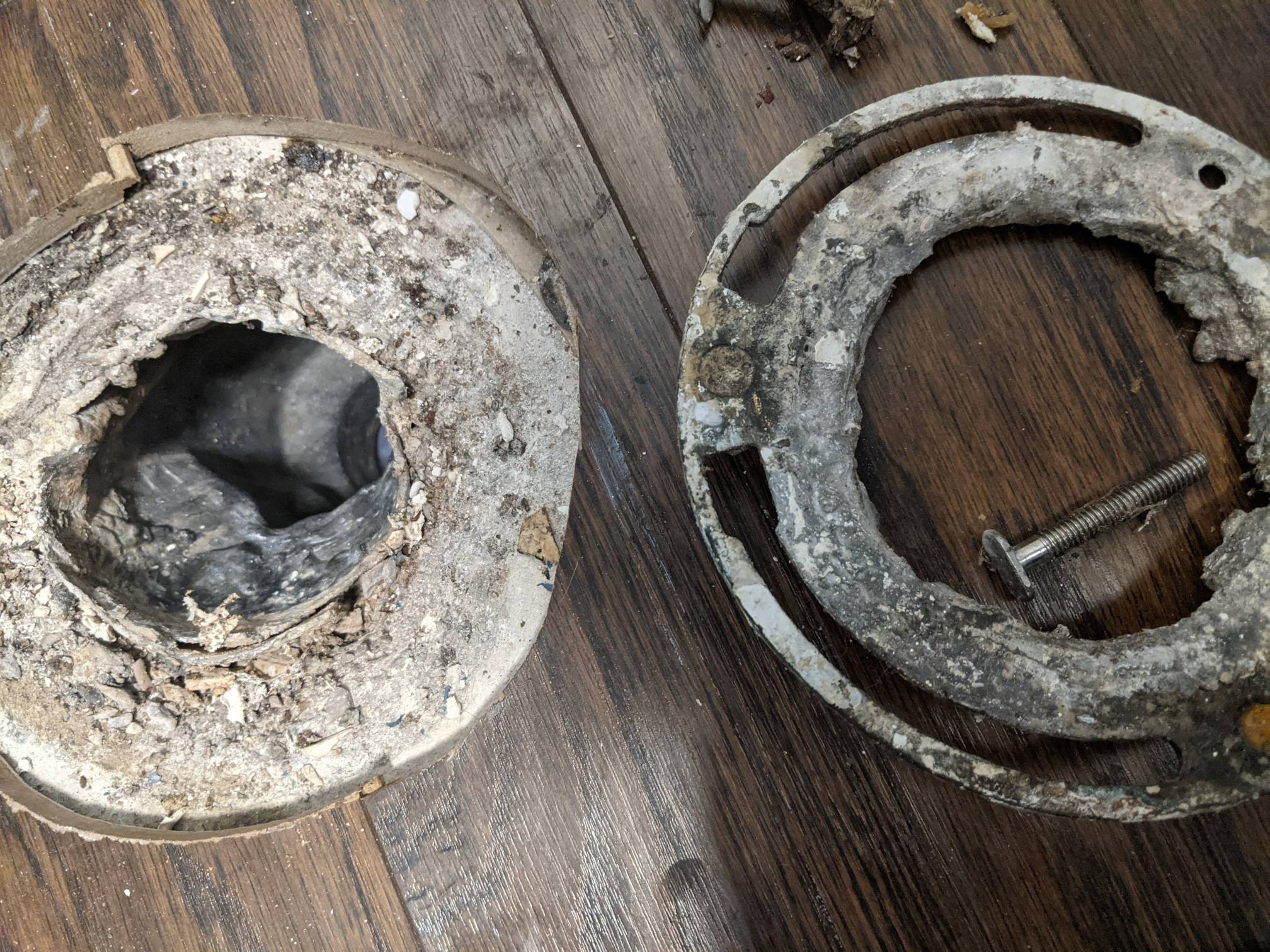 plumbing Replacing old toilet flange, pipe seems really messed up