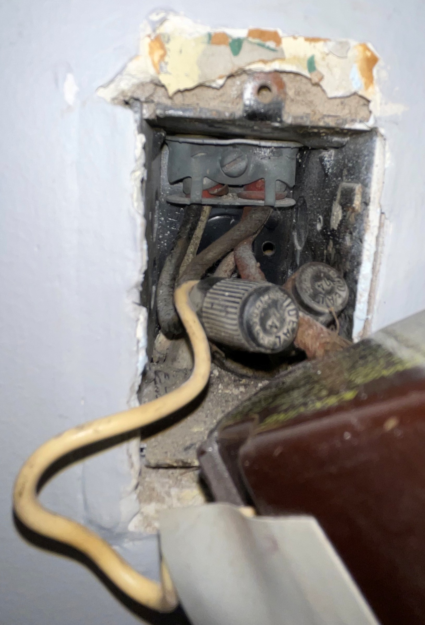 electrical What are the wires in this old switch box? Home