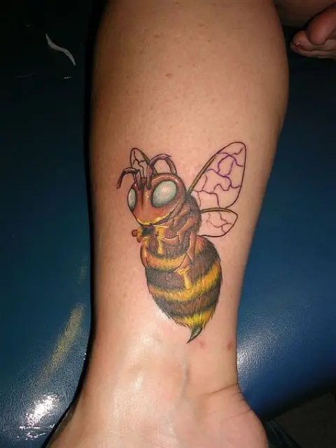 21 Honey Bee Tattoo Ideas For Women - Styleoholic 640_x_480_jpg