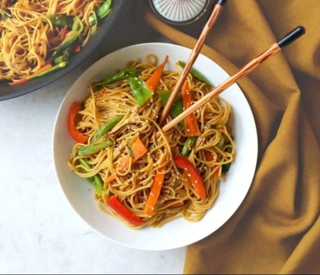 How to make chilli garlic noodles restaurant style at home in hindi