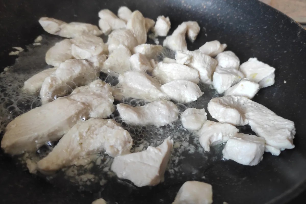 Why your chicken foams during frying and how to prevent it