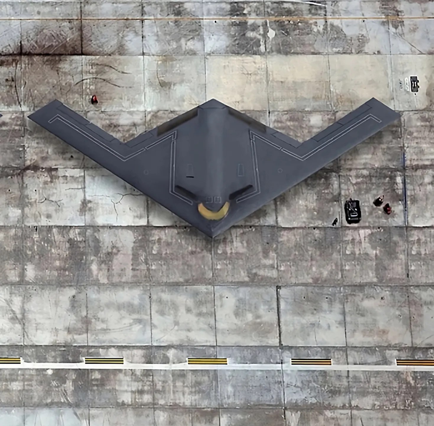 Bombowiec B-21 Raider już w produkcji. Technologię stealth opracowali