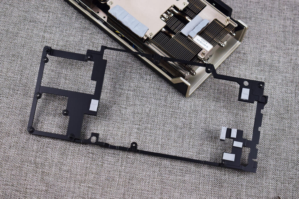 重返高端战场，讯景XFX RX 6800海外版开箱试玩评测 - 哔哩哔哩