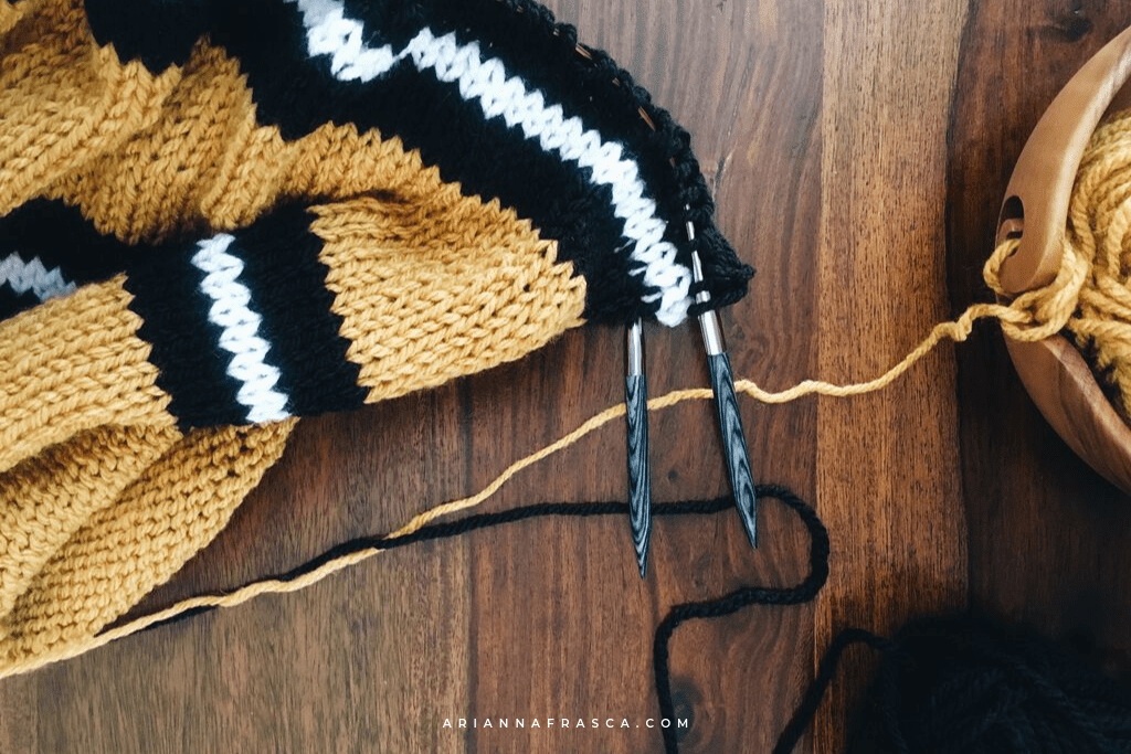 Hold the short end of the new yarn too; How To Easy Changing Yarn Color While Knitting Arianna Frasca