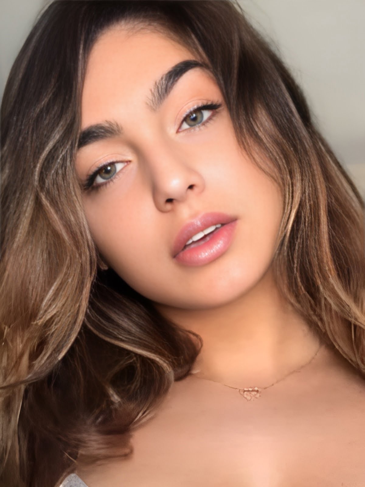 Emily Rinaudo (Model) Age, Height, Weight, Wiki, Biography, Boyfriend