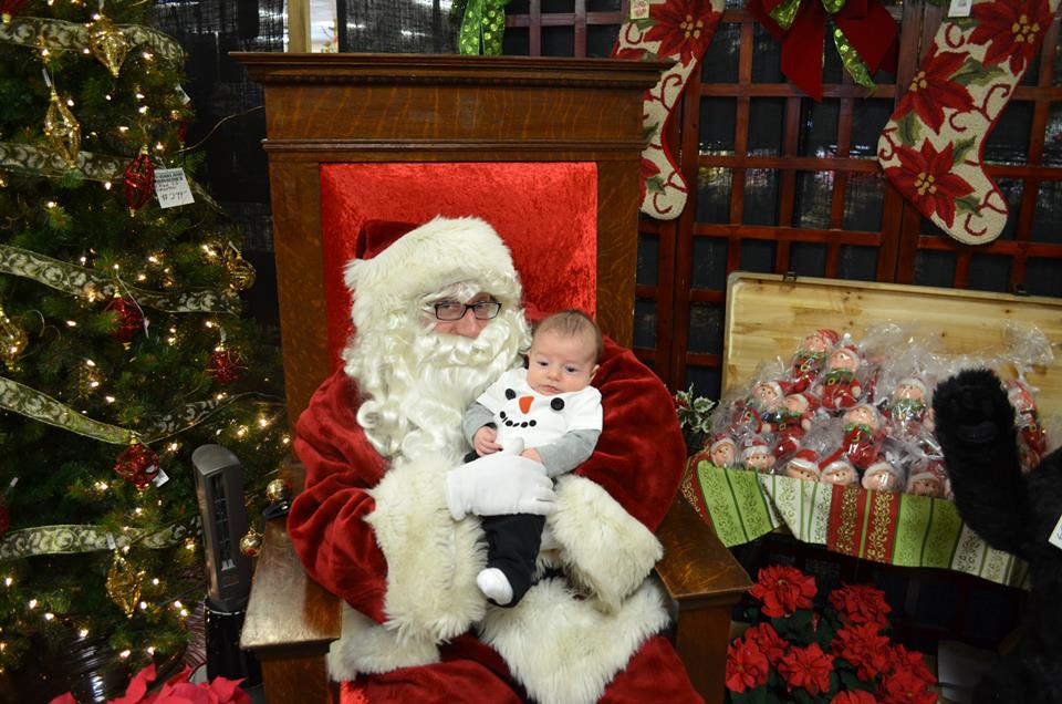 Best Places To Take Pictures With Santa In Northeast Ohio {2021}