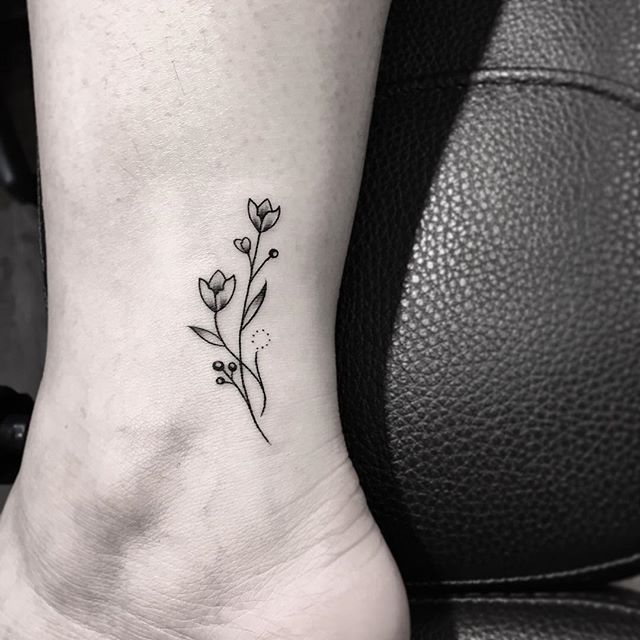 30 Beautiful Black And White Flower Tattoos For Women – Entertainmentmesh 640_x_640_jpg