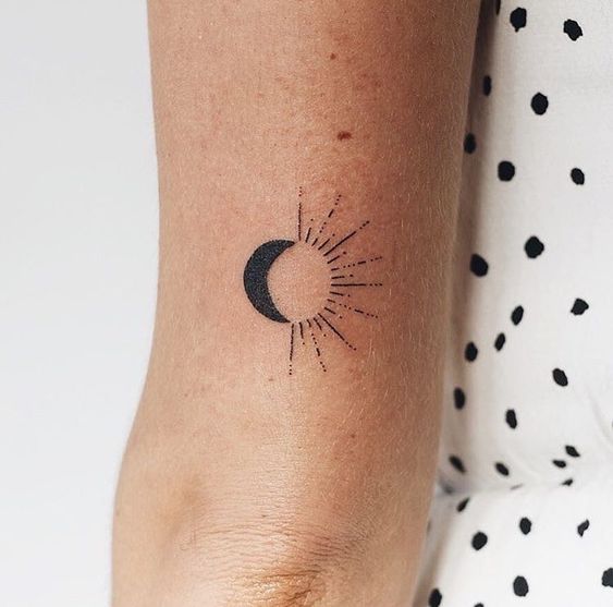 30 Sun And Moon Tattoo Designs And Their Meanings – Entertainmentmesh 557_x_563_jpg