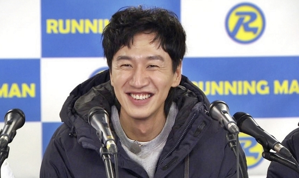 He made his acting debut in the sitcom here he comes. running-man-lee-kwang-soo - Korseries
