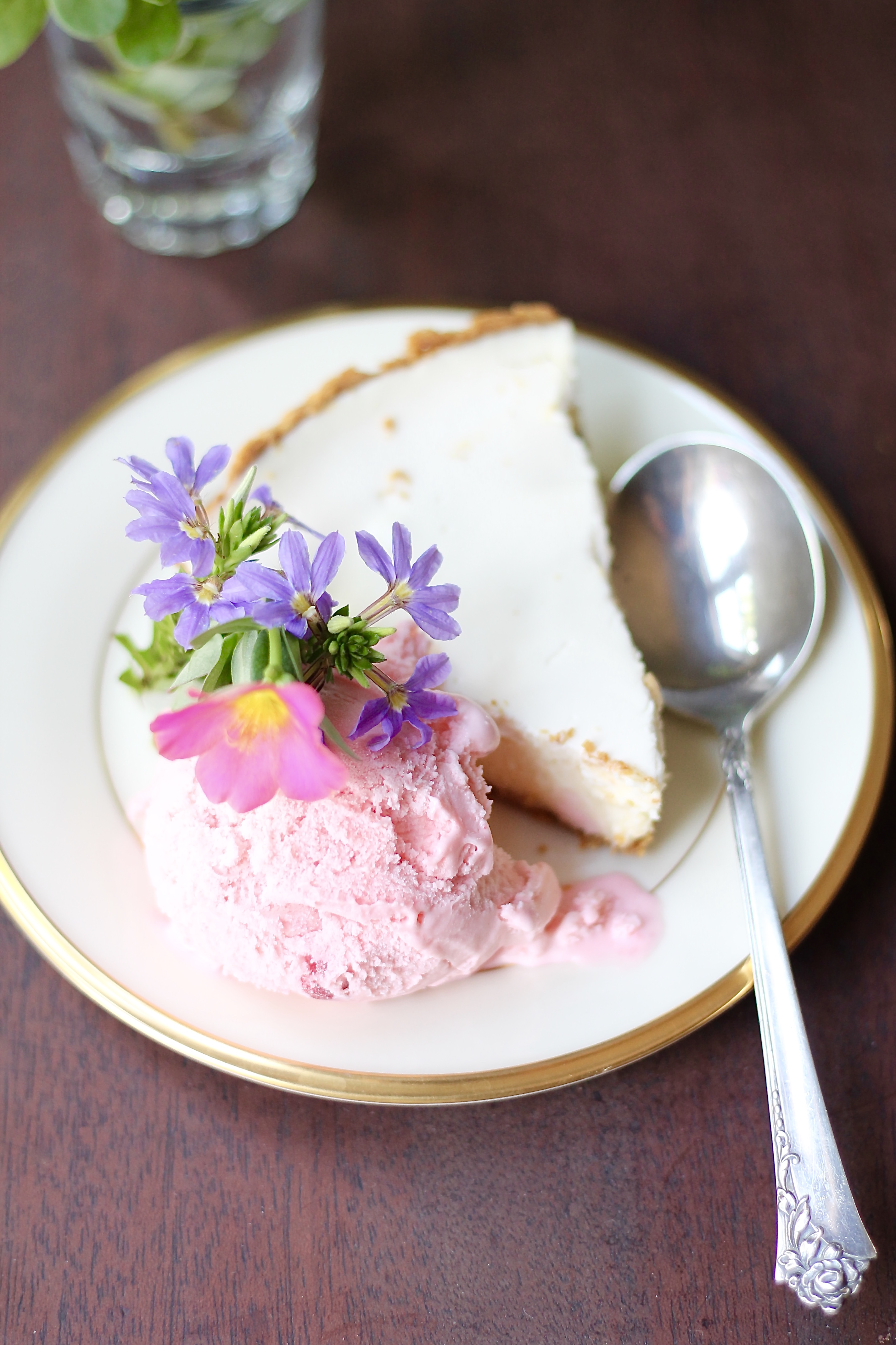 Today's tutorial is all about how to frost a smooth cake. Speedy Cheesecake Pie And Strawberry Ice Cream Perpetually Hungry