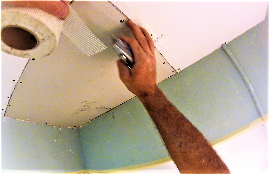 Water Damaged Ceiling Repair Cost ».