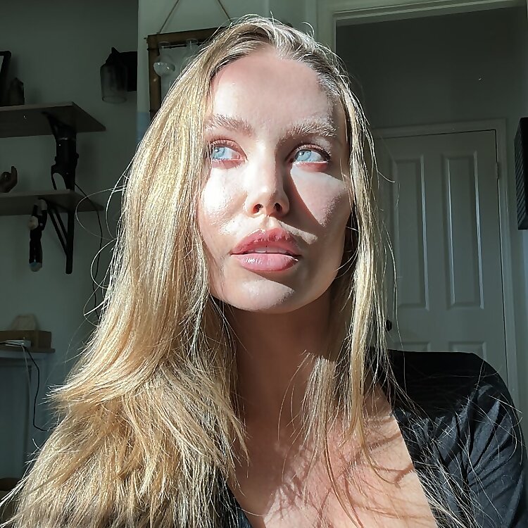 Top 100 Blonde Onlyfans Influencers in 2025